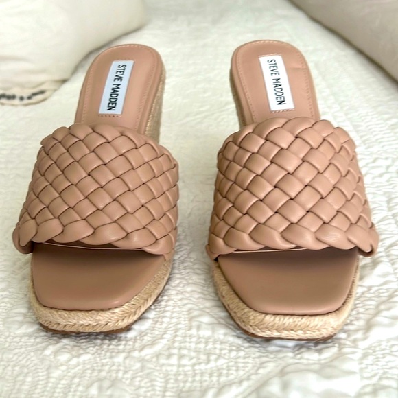 Brand new! Steve Madden wedged heels. Size 8. - Picture 2 of 3